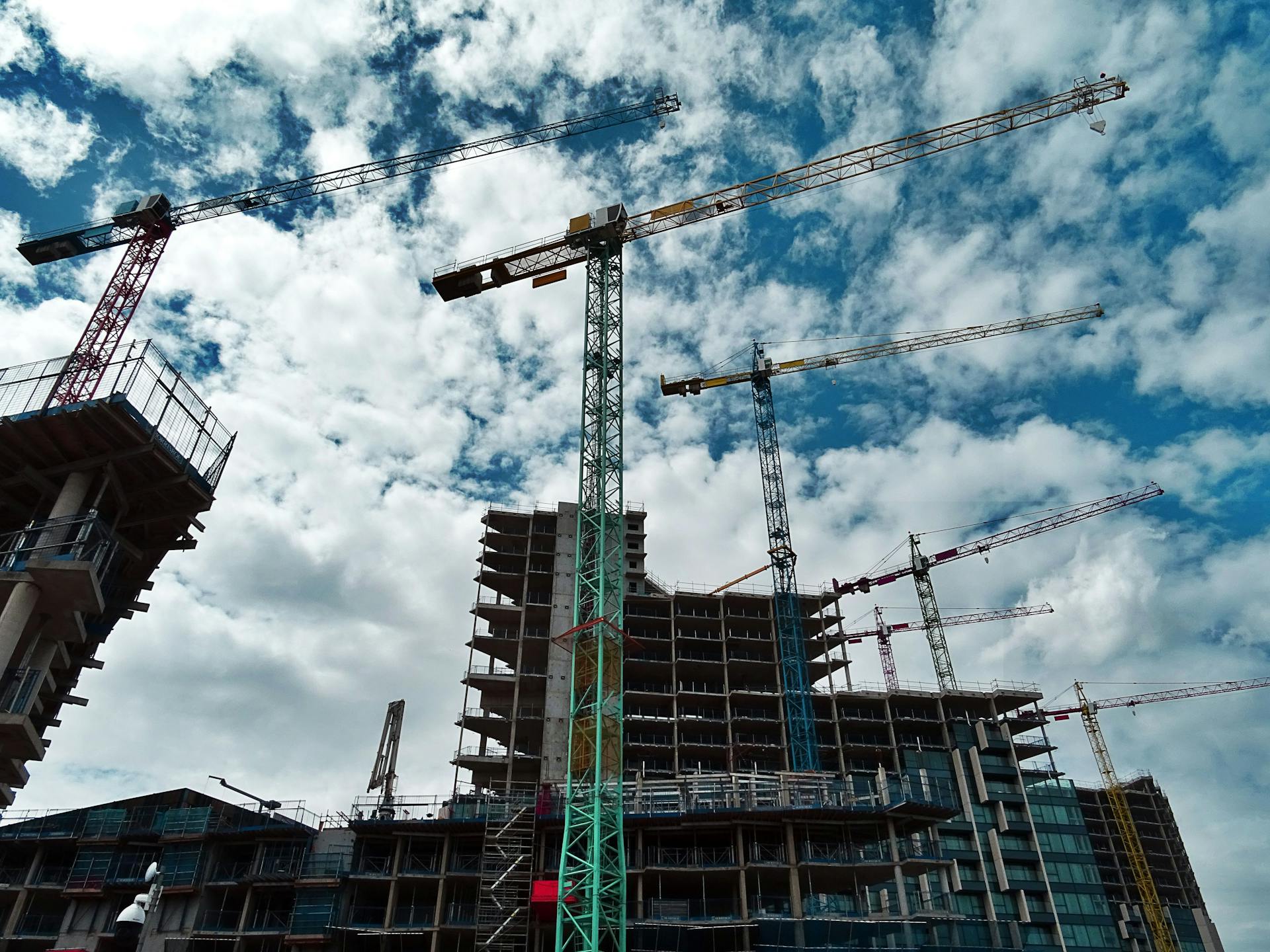 البناء والبنية التحتية